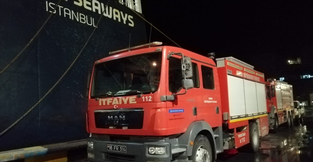 Gemi Yangınına Müdahale Anları Nefes Kesti