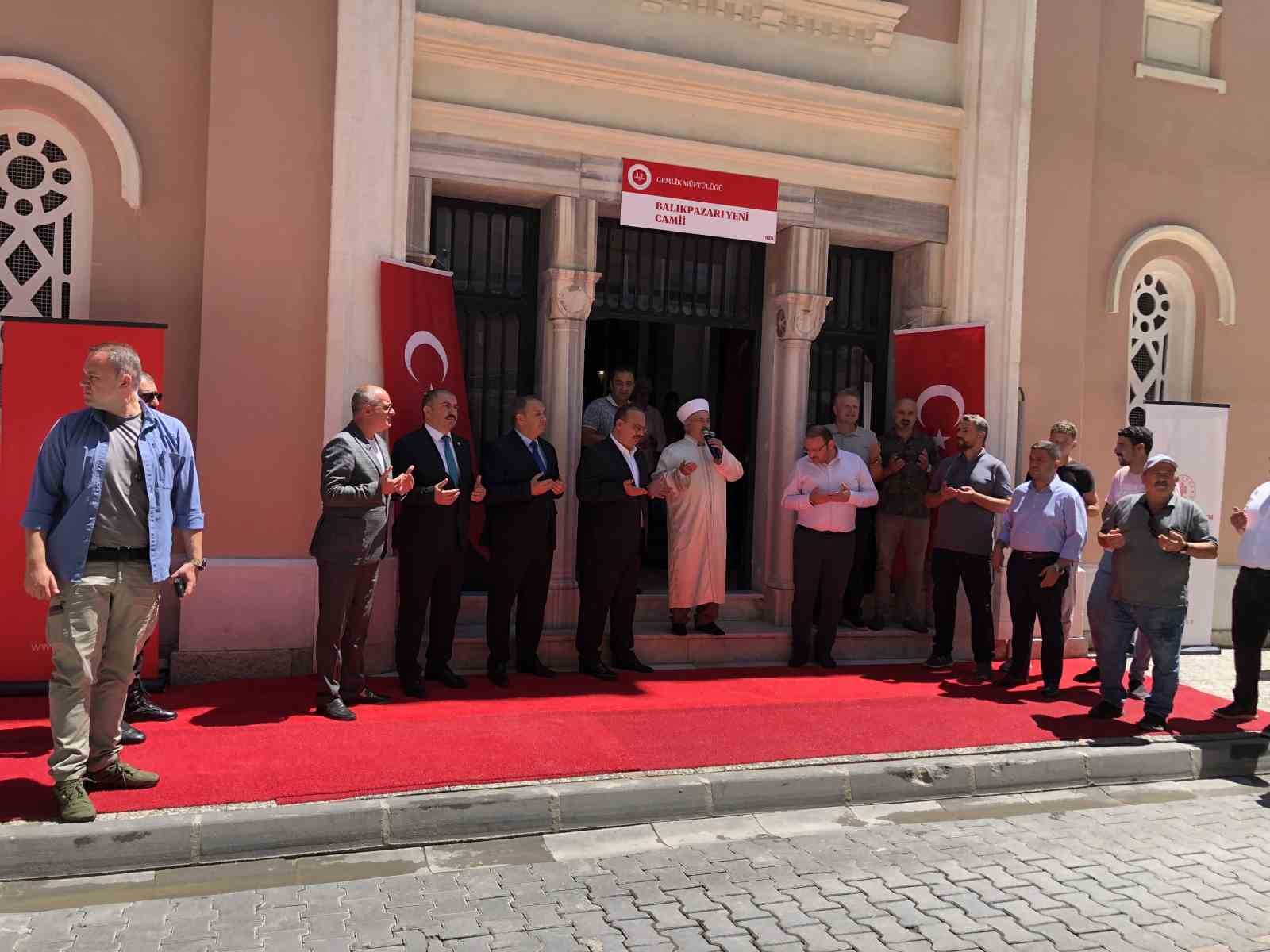 Gemlikin Sembollerinden Balıkpazarı Camii İbadete Açıldı