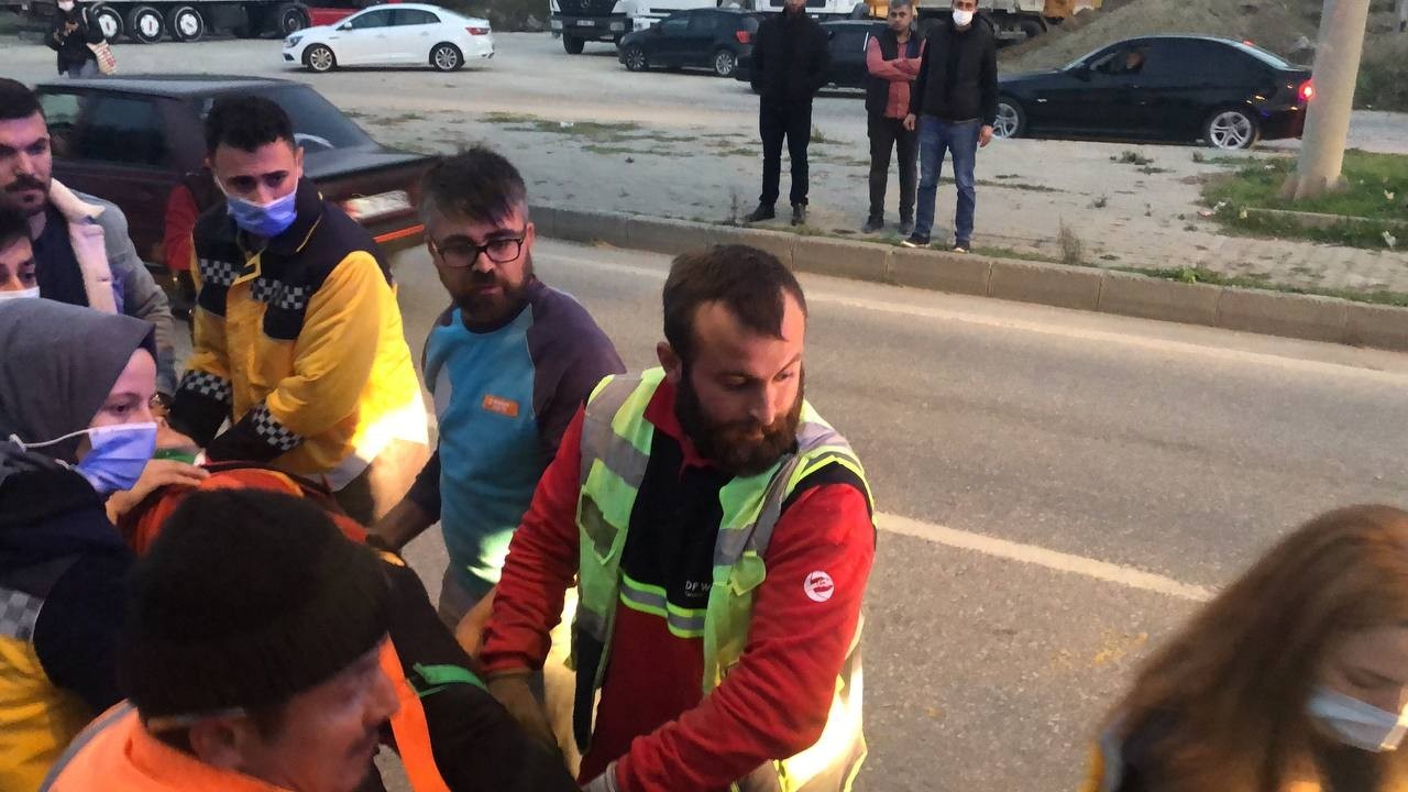 Gemlikte İşçileri Taşıyan Panelvan Minibüs Kaza Yaptı: 13 Yaralı