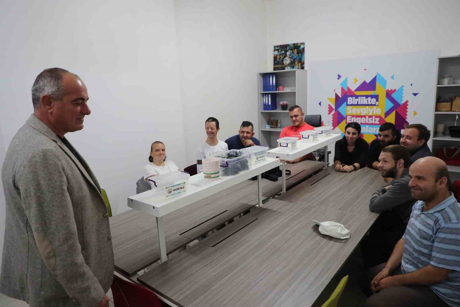 Gemlikteki Bu Atölye, Hem Sosyalleştiriyor Hem De İş Hayatına Adapte Ediyor