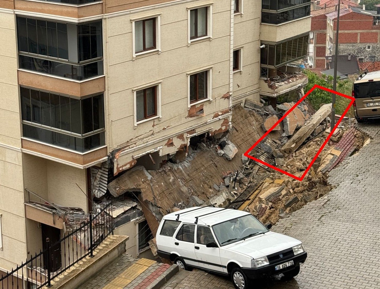 Gemlikteki Duvar Çökmesine Savcılık Soruşturması