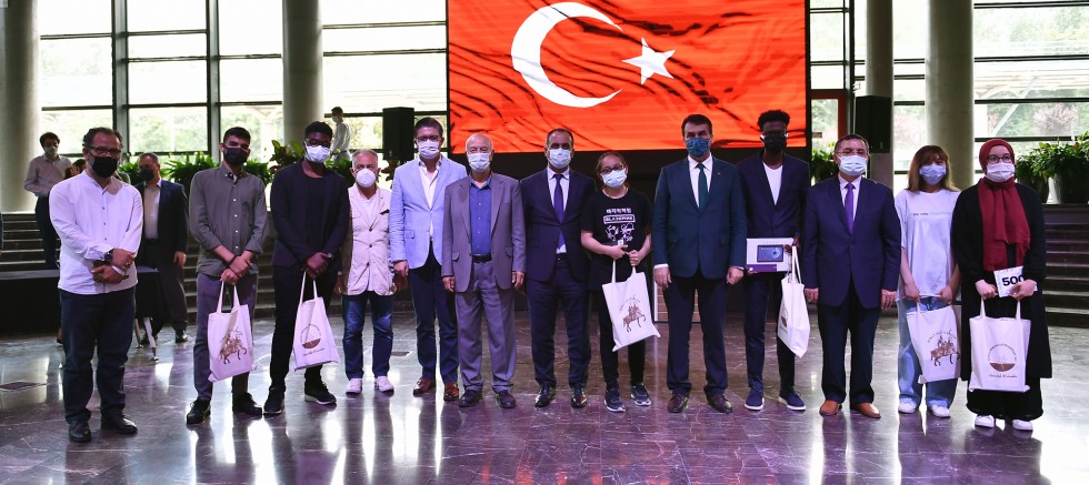 Gençler Akif Sevgisini Satırlara Döktü