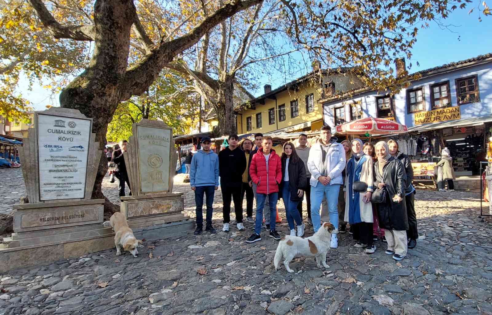 Gençlik, Bursada Yollarda