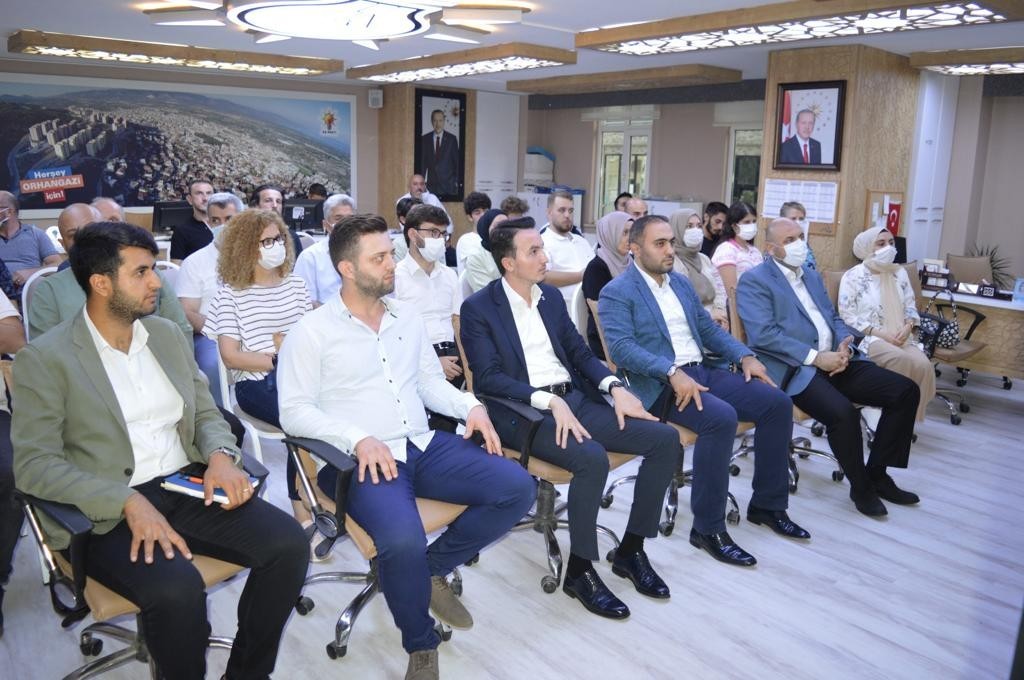 ‘Gençsin, Geleceğinden Vazgeçme