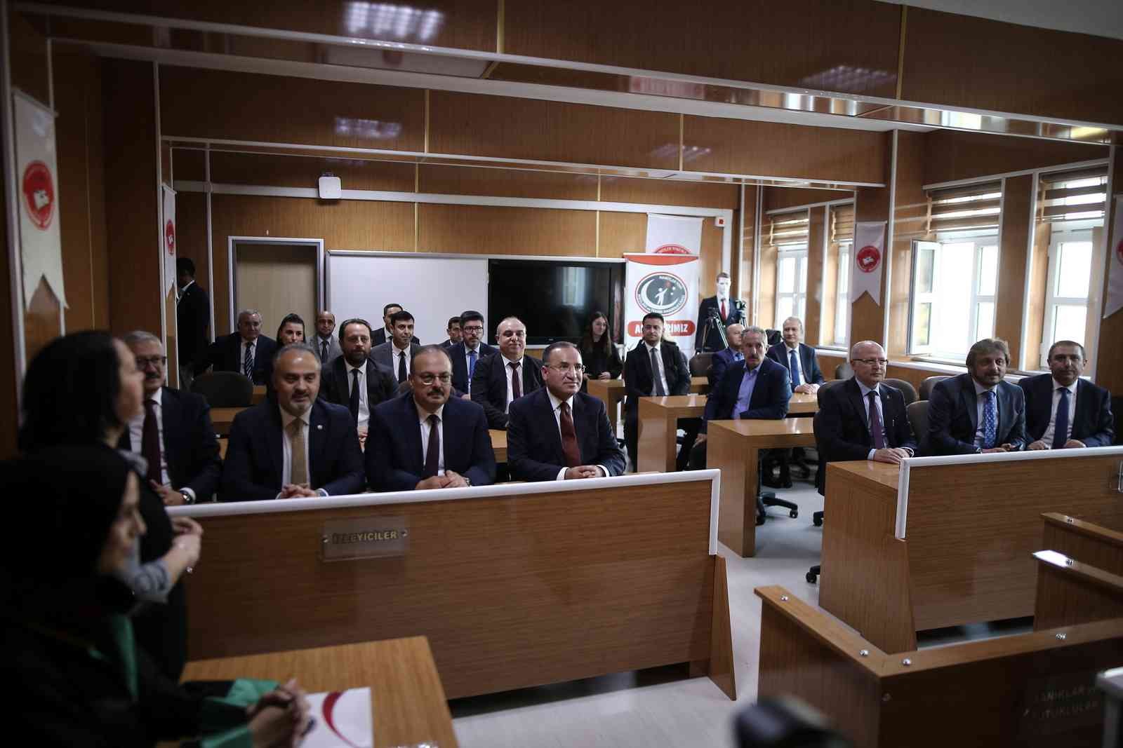 Gerçeği Aratmayan Duruşmaya Bakan Bozdağdan Tam Not