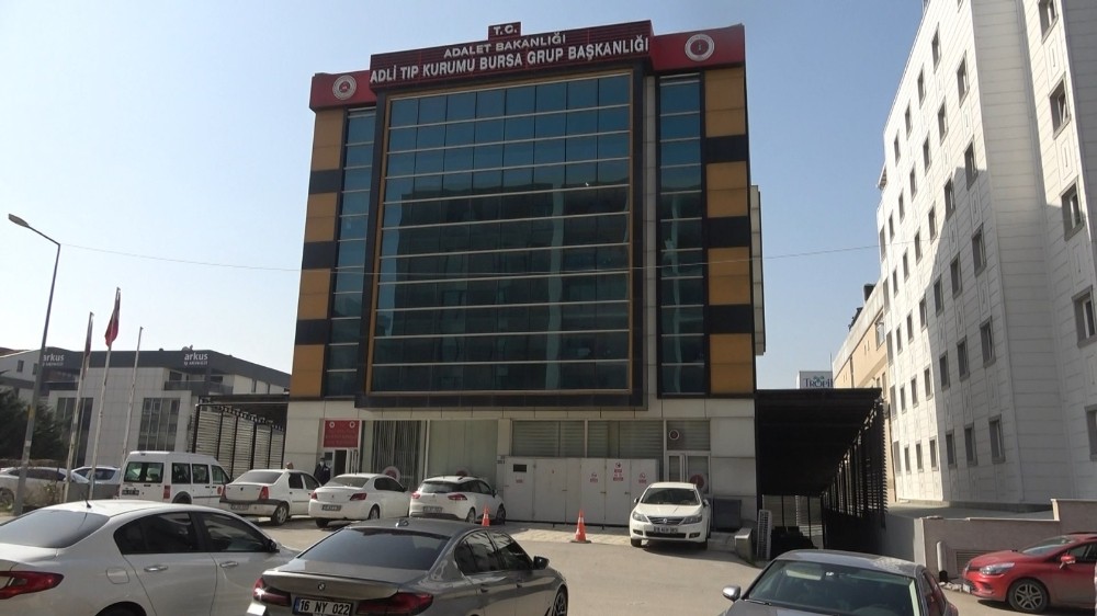 Gökçeadada Alabora Olan Teknede Hayatını Kaybeden Off-Road Türkiye Şampiyonu Kenan Çarpışantürkün Cenazesi Adli Tıp Kurumuna Getirildi