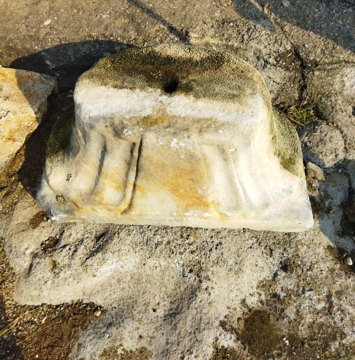 Göl Kıyısında Tarihi Eser Bulundu