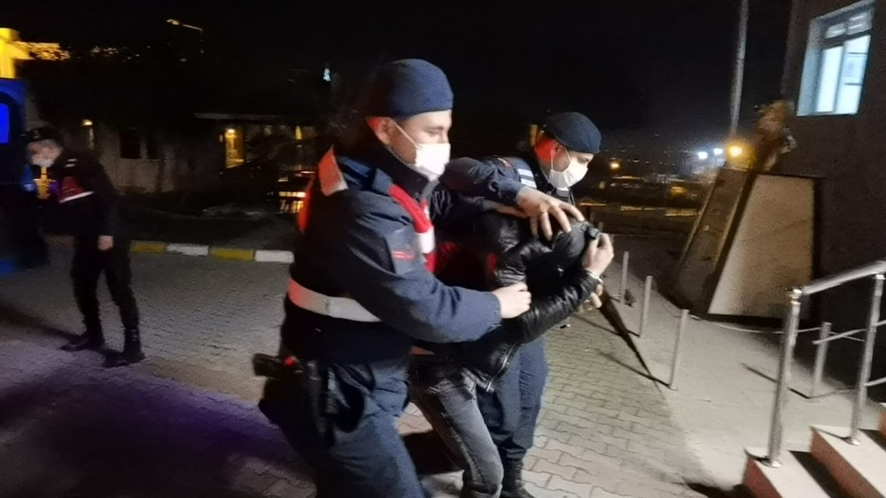 Gömdüğü Uyuşturucuyu Çıkarırken Yakalandı