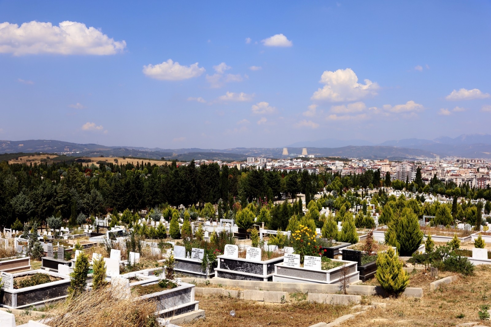 Hamitler Mezarlığı Sıralı Definlere Kapanıyor