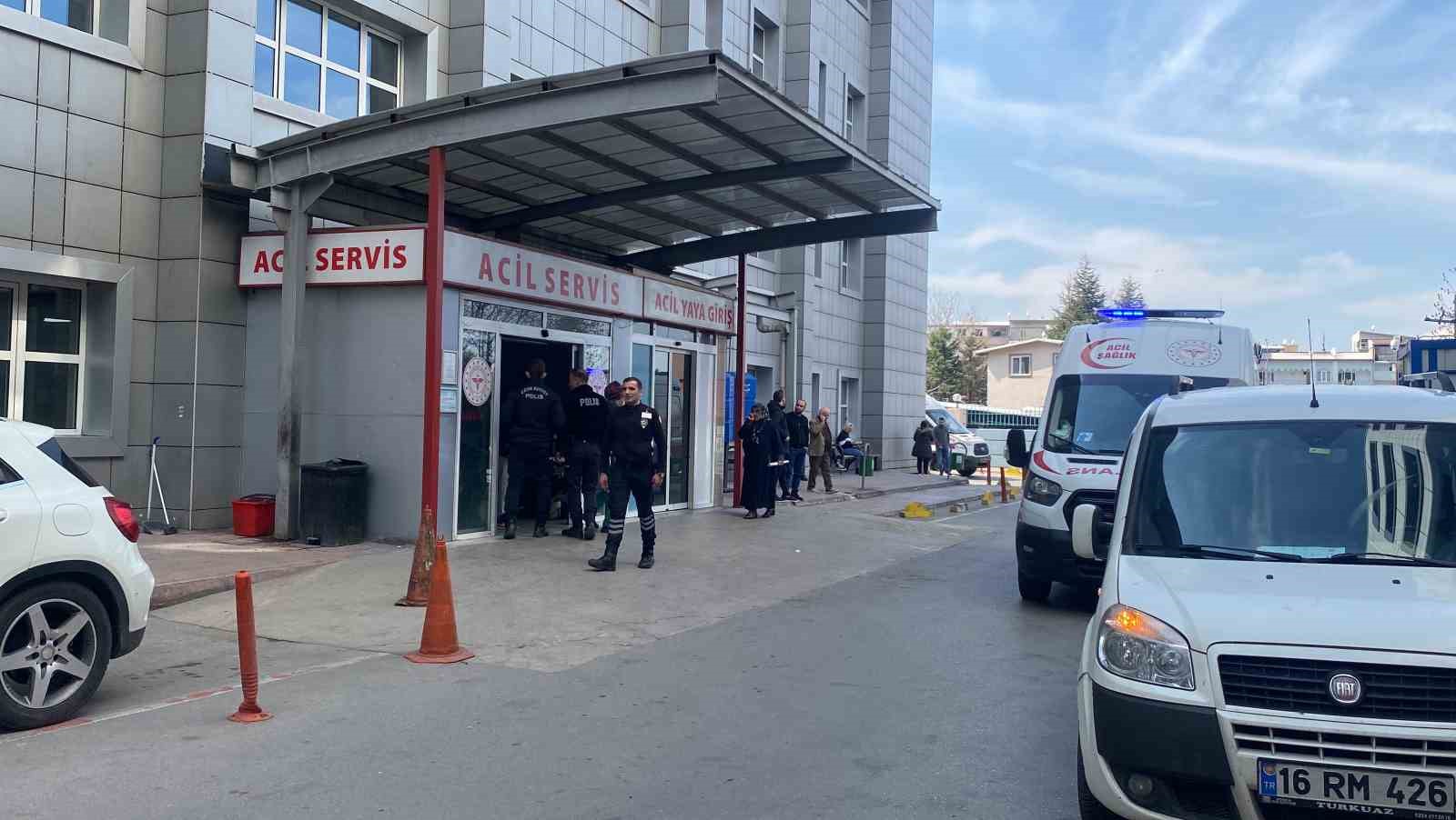 Hastanede Kalan Evsiz, Doktor İlaç Yazmayınca Kendini Yaktı