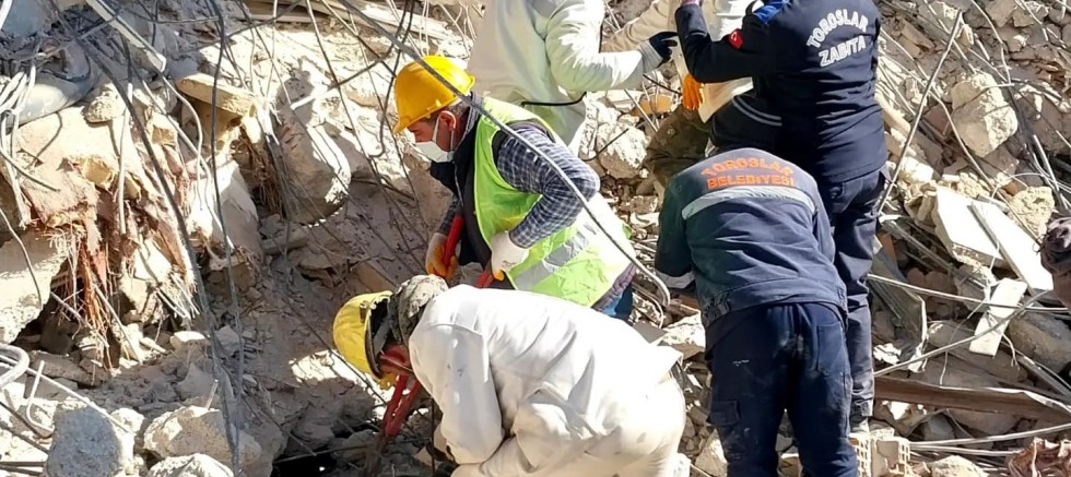 Hatay'dan 182'nci saatte güzel haber:13 yaşındaki Kaan sağ çıkarıldı