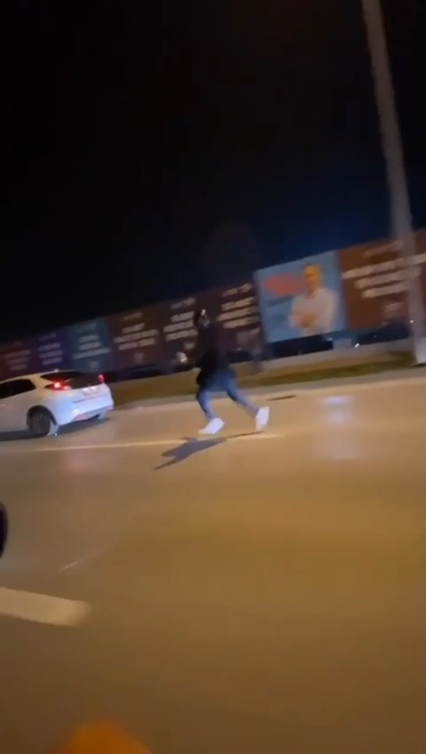 Hayali Motosikleti İle Otomobil Solladı, Canını Böyle Hiçe Saydı