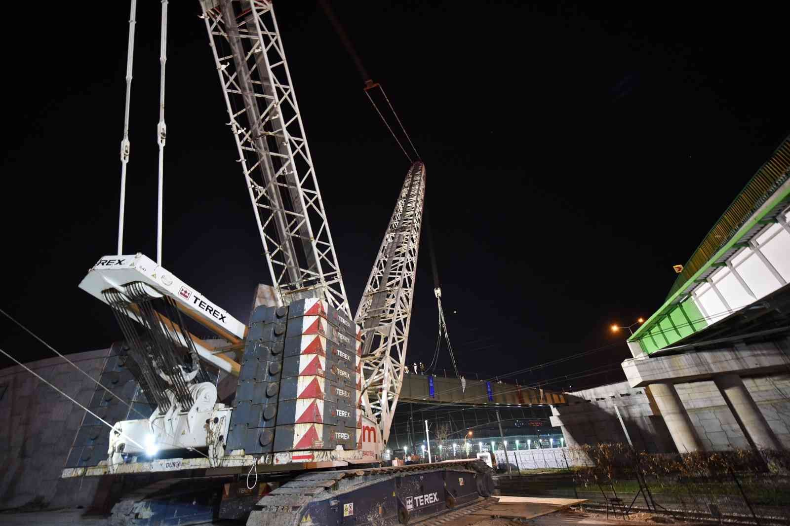 Her Biri 130 Ton Ağırlığında, Bursa'da Dev Montaj