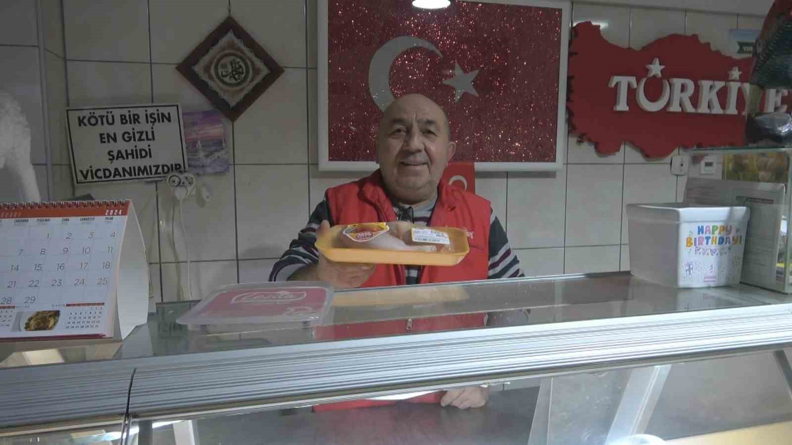 Her Gün Dükkana Gelen Köpeği Besleyen Esnaf Yüzleri Gülümsetti