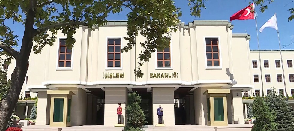 İçişleri Bakanlığı'ndan 'yabancılara vatandaşlık veriliyor' iddialarına yalanlama