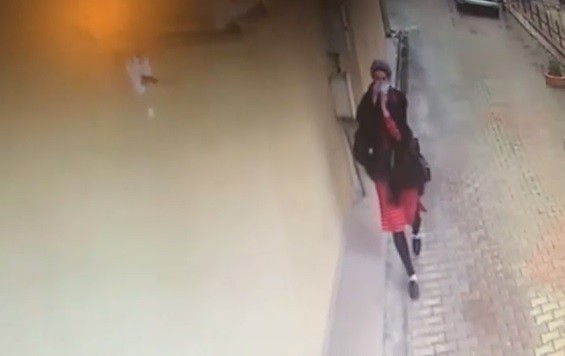 İlaçla Ev Sakinlerini Uyuttu, Bir Kilo Altınla Kaçtı...bu Bakıcıyı Bulana 20 Bin Lira Ödül Var...