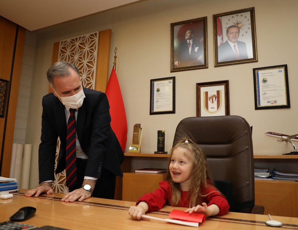 İnegöl Belediye Başkanlığı Koltuğuna Minikler Oturdu
