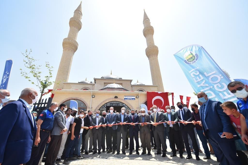 İnegöl Selahaddin Eyyubi Camii Törenle Açıldı