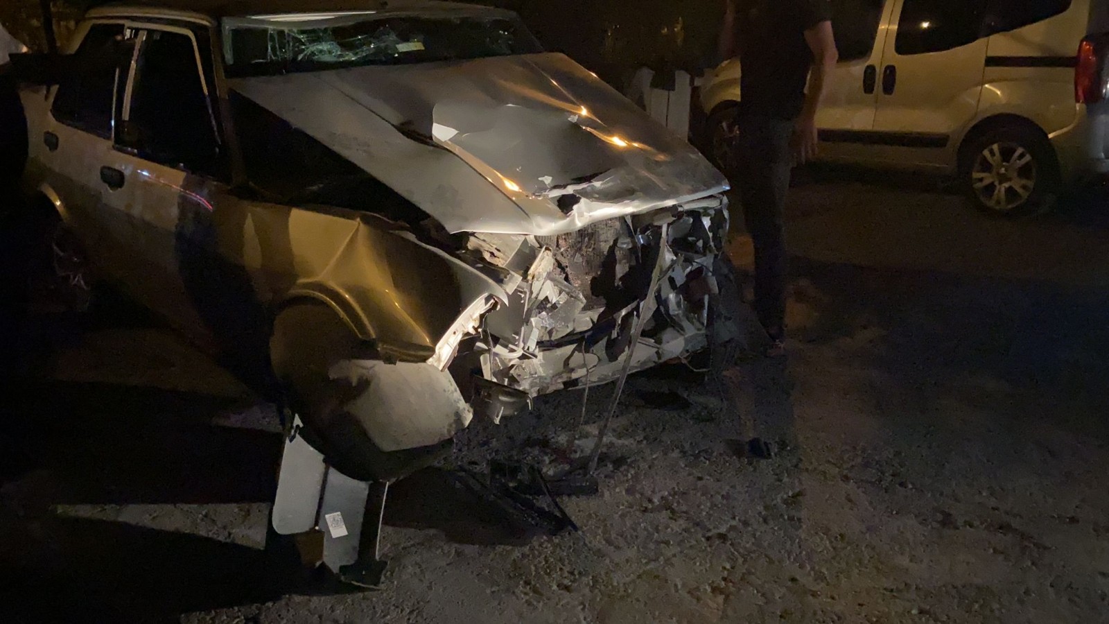 İnegölde İki Otomobil Çarpıştı: 1İ Ağır 2 Yaralı