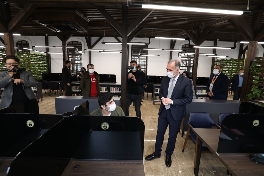 İnegöl'e Yeni Nöbetçi Kitaphane