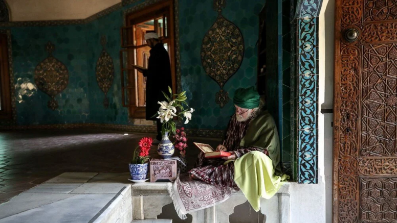 İngiliz ressam Lewis'in Yeşil Türbe'deki tablosunu 153 yıl sonra aynı yerde fotoğrafladı