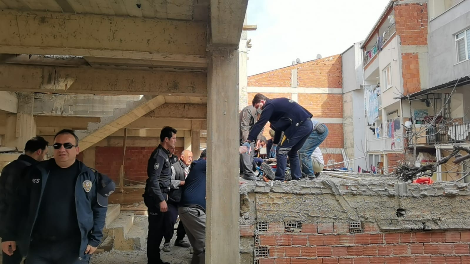 İnşaatın 3. Katından Düşen Kalıp Ustası Ağır Yaralandı