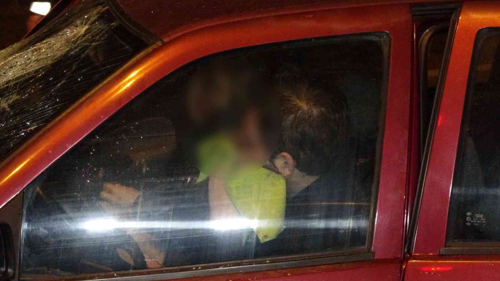 Işıkta Bekleyen Vıp Minibüse Otomobil Arkadan Çarptı: 2 Yaralı
