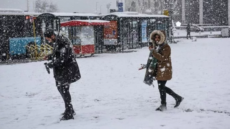 İstanbul'a kar düştü!