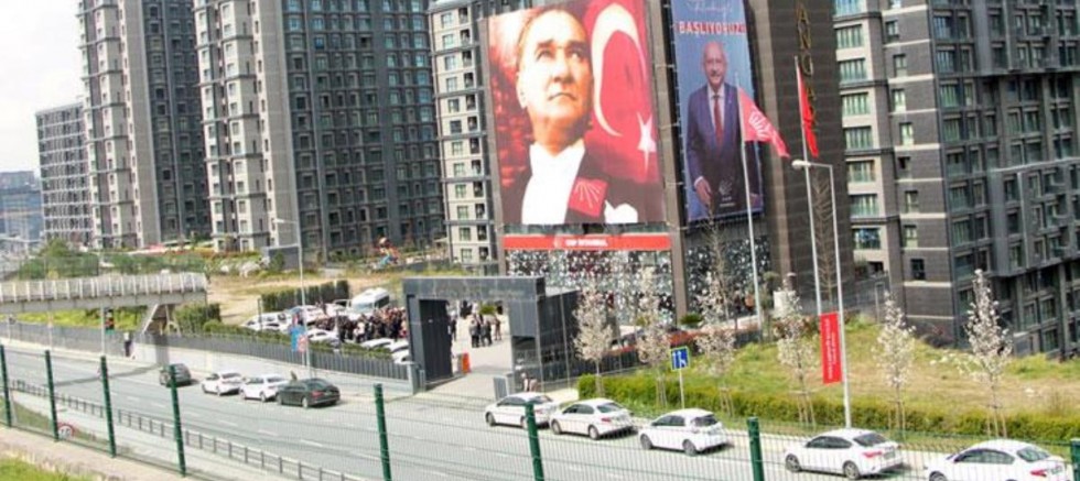 İstanbul Valiliği'nden CHP binasına saldırı iddiasıyla ilgili açıklama: Bir araçtan havaya ateş edildiği belirlendi