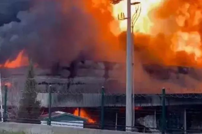 İzmir'de lojistik deposunda yangın!