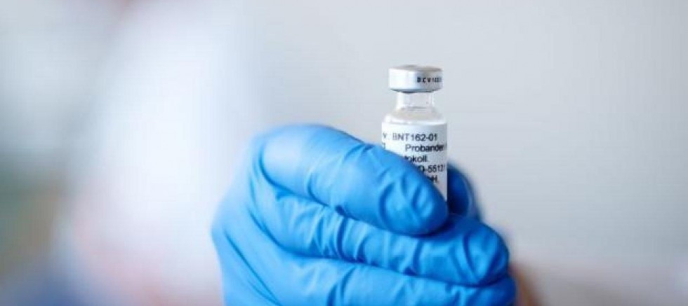 Japonya'da Pfizer'in ürettiği aşı şişelerinde yabancı madde bulundu