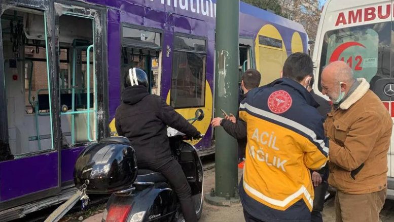 Kabataş'ta tramvay kazası: 4 yolcu yaralandı!