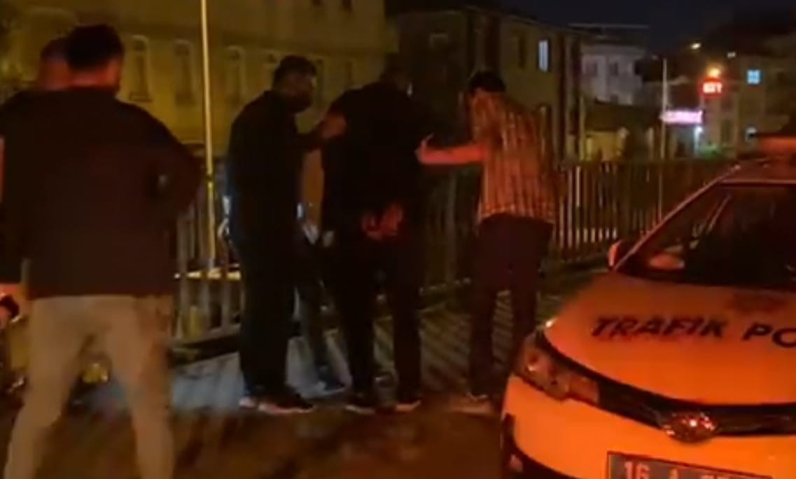 Kaçarken Polis Otosuna Çarptılar