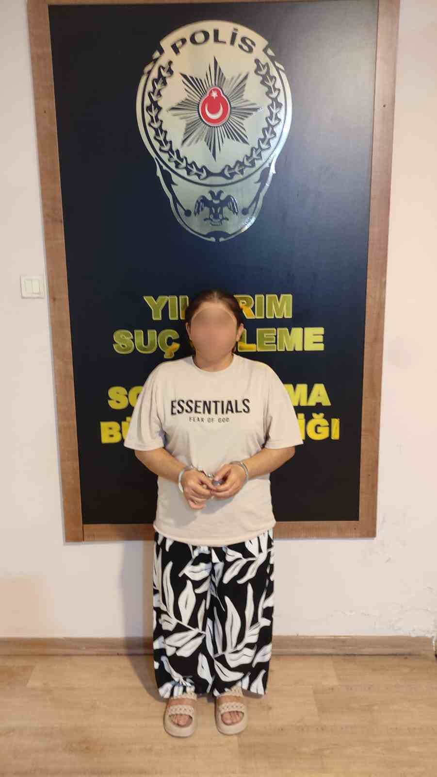 Kadın Hırsız, Kendisini Yakalayacak Polis Memuru İle Adanadan Bursaya Kadar Yolculuk Yaptı