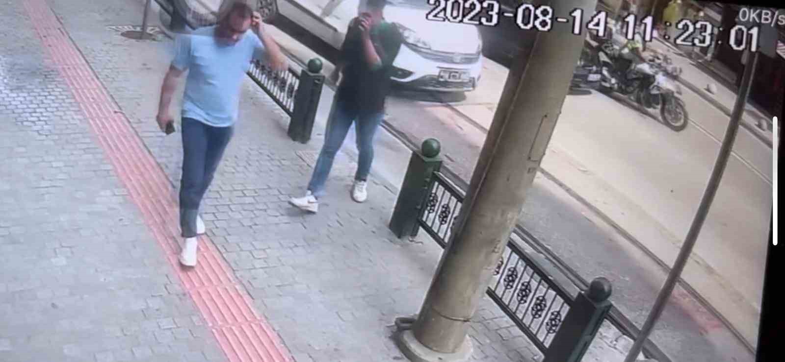 Kadın Sürücü Trafik Polisine Çarptı