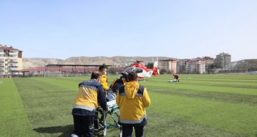 Kalp Krizi Geçiren 112 Personeline Ambulans Helikopter Yetişti