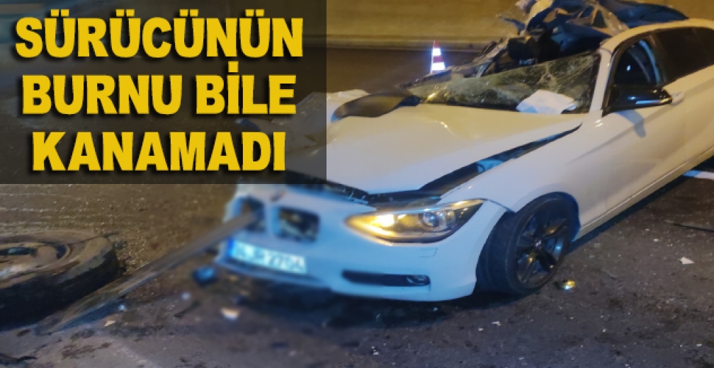 Kamyona Arkadan Çarpan Otomobil Parçalandı
