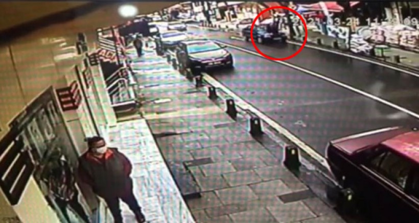 Kaput Üstünde Metrelerce Sürüklendi