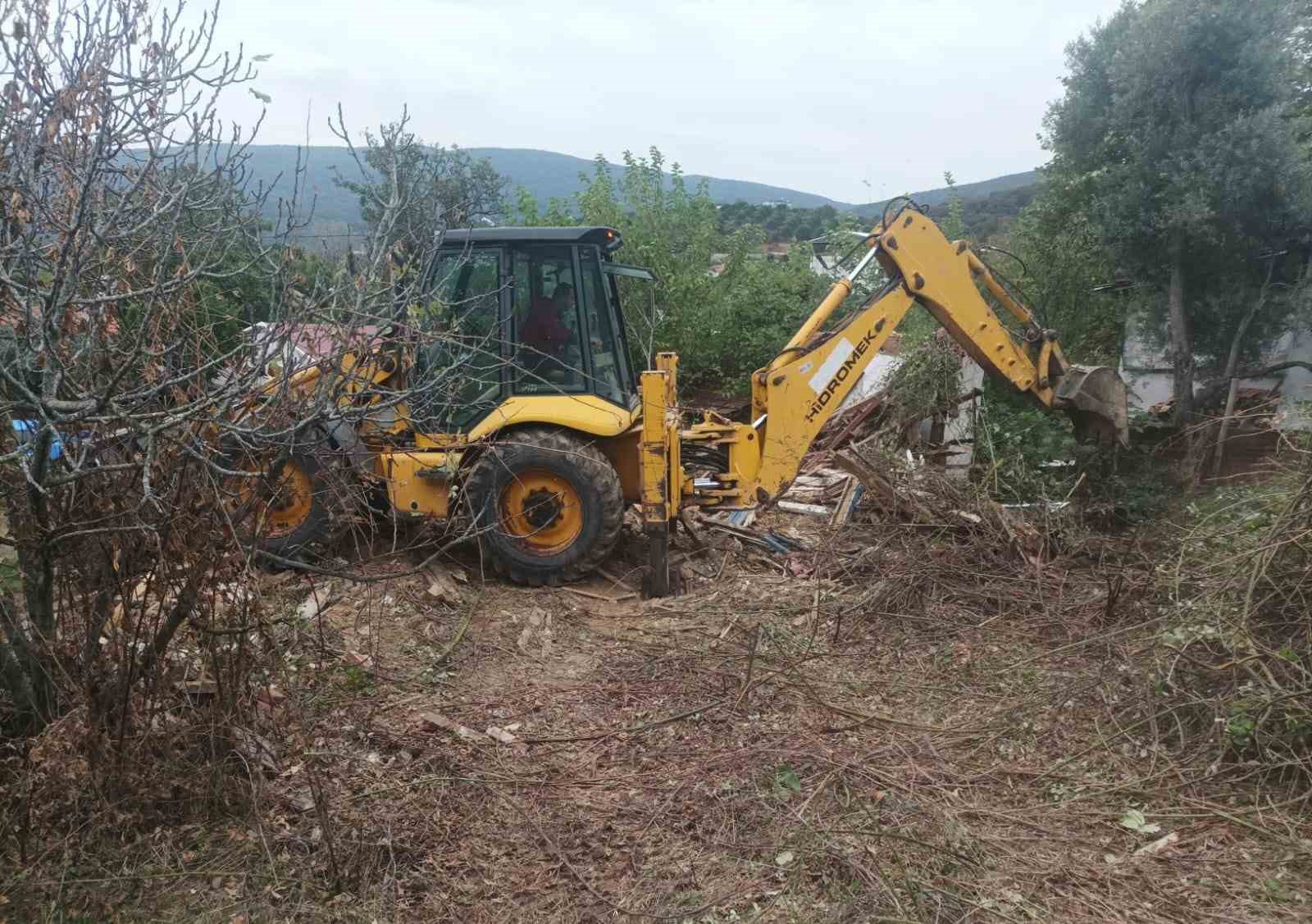 Karacabeyde Metruk Binalara Geçit Yok