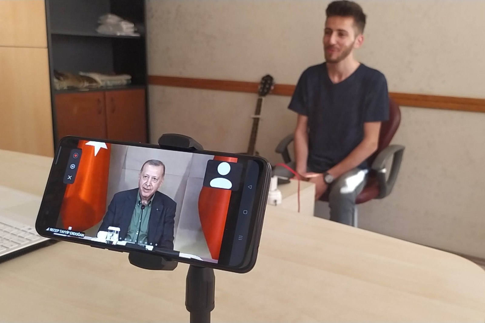 Karacabeyli Gencin Erdoğan İçin Bestelediği ‘Koca Yürekli Adam 2023 Seçim Şarkısı Olabilir