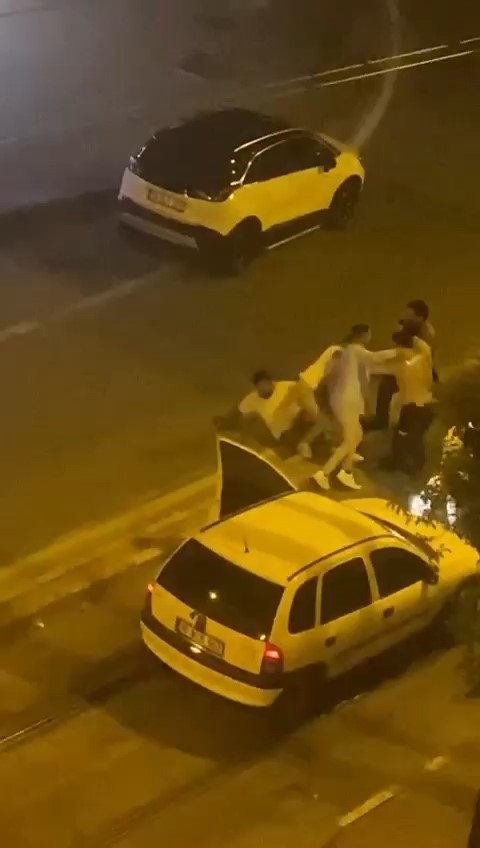 Kavga Ettiler, Domino Taşı Gibi Devrildiler