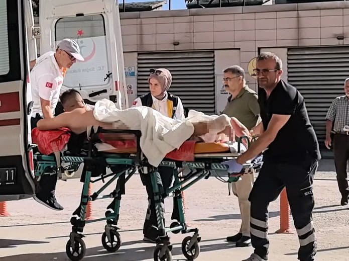 Kaynar Salça Kazanı Devrildi, 4 Kişi Yaralandı
