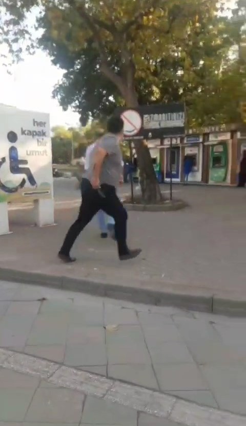 Kaza Sonrası Çevredekilere Bıçakla Saldıran Sürücü Tutuklandı