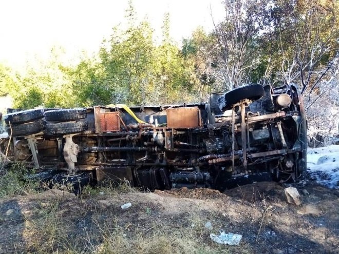 Bursa'da Şarampole Yuvarlanan Kamyon Ormanlık Alanda Alev Adı