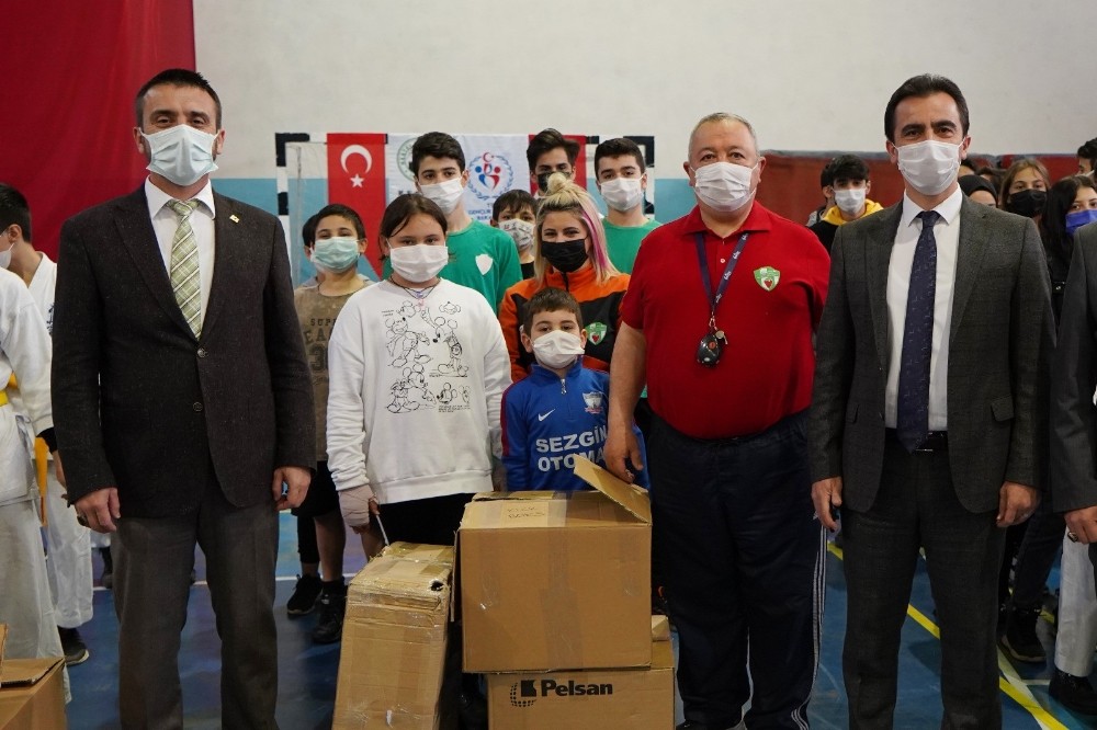 Kestel Belediyesinden Amatör Sporculara Malzeme Ve Kıyafet Desteği