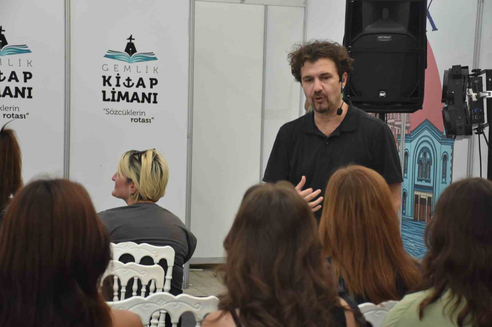Kitap Limanında Kurmacanın Doğası Konuşuldu