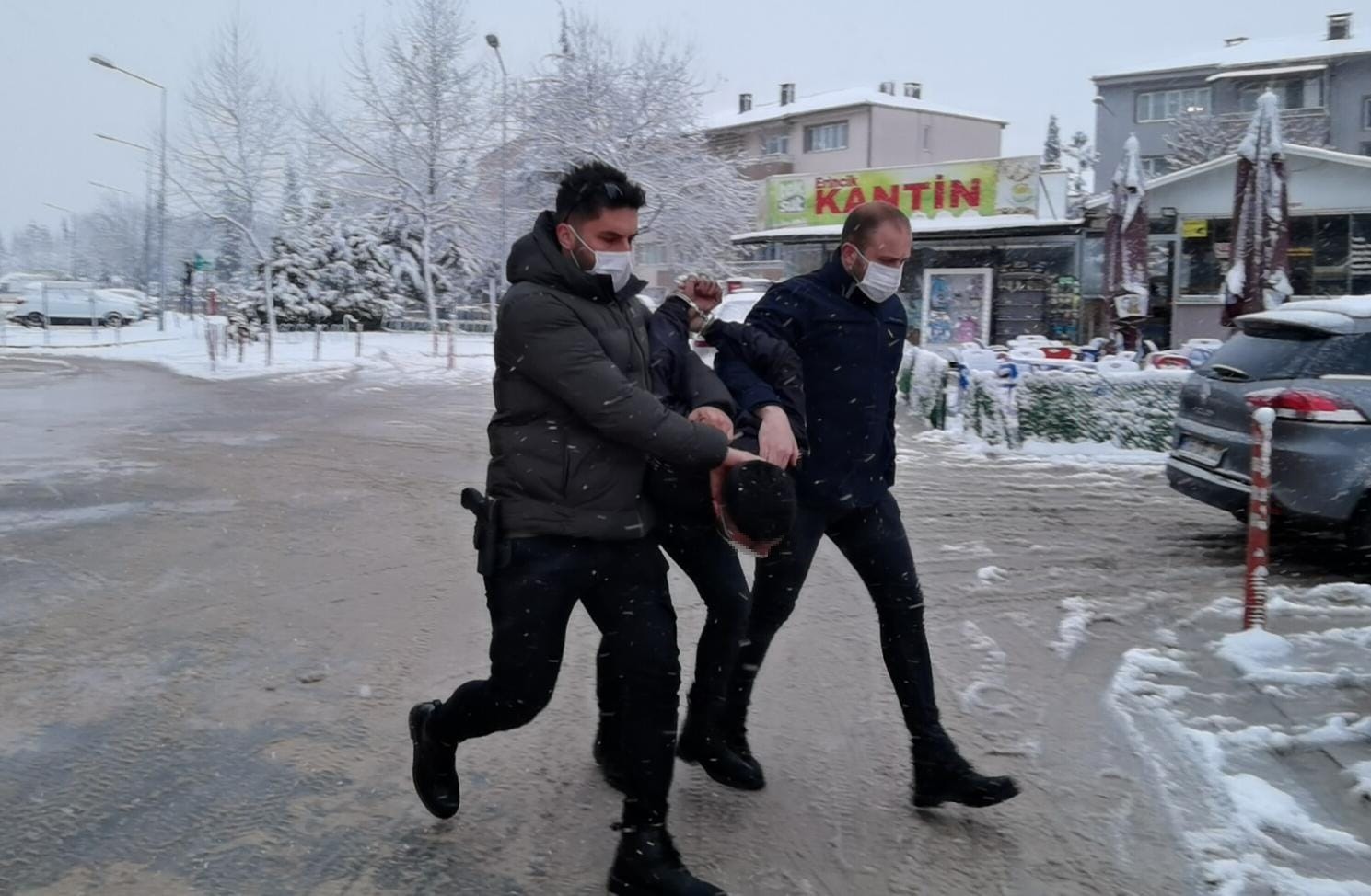 Kız Kardeşini Ve Eşini Bıçaklayan Saldırgan Yakalandı