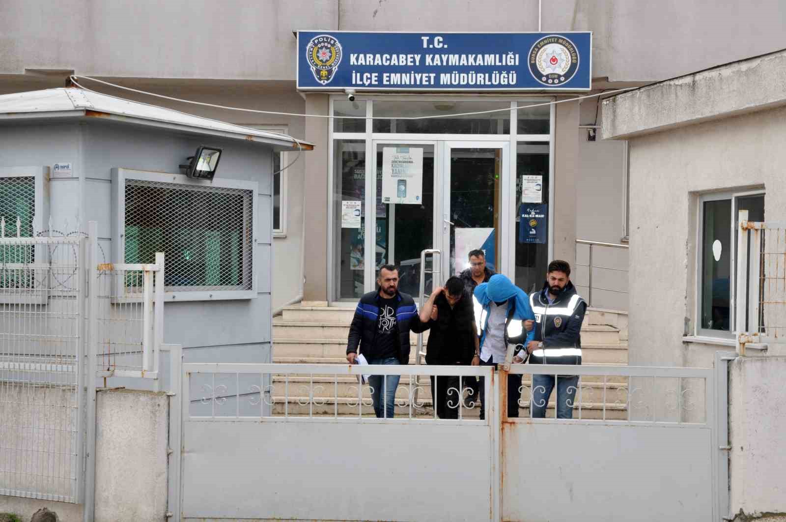 Kızının Saçı Çekildi Diye Okulu Bastı, Müdür Yardımcısını Silahla Vurdu
