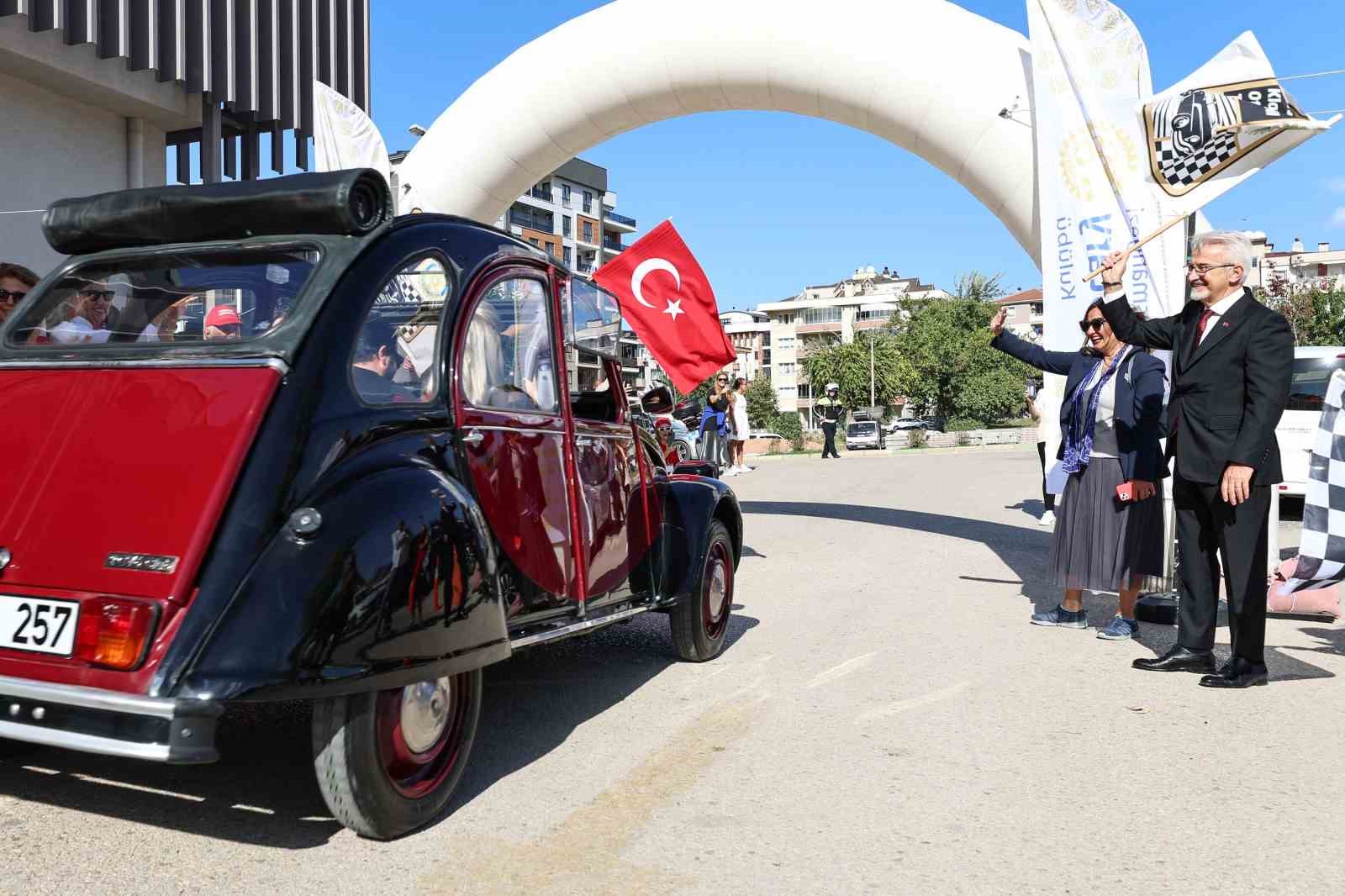 Klasik Otomobiller, Kız Çocukları İçin Yola Çıktı