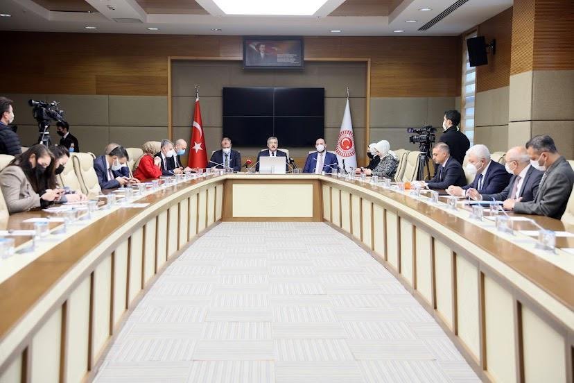 Kolaylı: İnternet Kanunu Acilen Çıkarılmalı